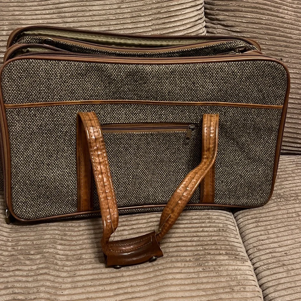 Vintage Hartmann Tweed & Leather 21